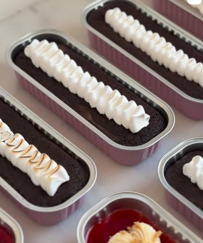 Mini dessert box with eclairs